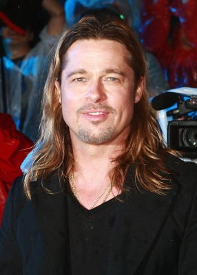 epa03740139 US actor and cast member Brad Pitt arrives for the premiere of 'World War Z' at the Cheonggye Square in Seoul, South Korea, 11 June 2013. The movie opens in South Korean theaters on 20 June. EPA/KIM HEE-CHUL +++(c) dpa - Bildfunk+++