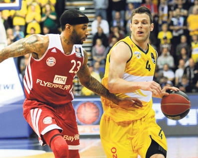 Die Zukunft von Chris Kramer (rechts) ist geklärt. Sofern kein Angebot aus der NBA eintrudelt, bleibt er den EWE Baskets erhalten. Ob es allerdings zum erneuten Duell mit Bayerns Malcom Delaney kommt, ist fraglich. An einer Verpflichtung des wohl stärksten Bundesligaspielers der vergangenen Saison sollen unter anderem die Housten Rockets großes Interesse haben.