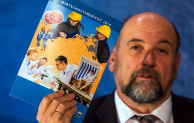 Der Wirtschaftsminister von Mecklenburg-Vorpommern, Harry Glawe (CDU), stellt am 25.11.2014 in Schwerin (Mecklenburg-Vorpommern) in der Landespressekonferenz (LPK) den Wirtschaftsbericht des Landes vor. Foto: Jens Büttner/dpa +++(c) dpa - Bildfunk+++