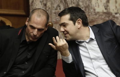 epa04626055 Gree? Prime Minister Alexis Tsipras (R) talks with Finance Minister Yanis Varoyfakis (L) during a vote for the new Greek President of Republic at the parliament in Athens, Greece, 18 February 2015. Prime Minister Alexis Tsipras, on 17 February, nominated former New Democracy minister Prokopis Pavlopoulos for presidential candidate. New Democracy and Independent Greeks said that they will support Pavlopoulos' candidacy. EPA/YANNIS KOLESIDIS +++(c) dpa - Bildfunk+++