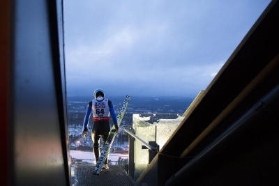 epa04635558 Norway's Anders Bardal seen on the tower of the large hill ski jump during a training session at the 2015 Nordic World Skiing Championships in Falun, Sweden, 24 February 2015. EPA/PETER KLAUNZER +++(c) dpa - Bildfunk+++