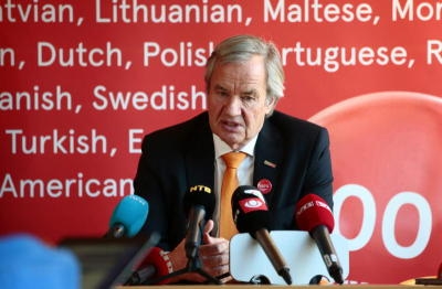 epa04647133 Bjorn Kjos, CEO of airline Norwegian Air Shuttle, answers questions during a press briefing in Oslo, Norway, 04 March, 2015. Nearly 700 of the airline`s pilots are on strike. EPA/Hakon Mosvold Larsen +++(c) dpa - Bildfunk+++