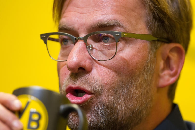 <p>Dortmunds Trainer Jürgen Klopp trinkt am 15.04.2015 in Dortmund (++</p>