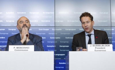 European Commissioner in charge of Economic and Financial Affairs, Pierre Moscovici (L) and President of Eurogroup and Dutch Finance Minister Jeroen Dijsselbloem (R) hold a joint news conference after the Eurogroup finance ministers meeting at the European Convention Center in Luxembourg, 05 October 2015. Greek Finance Minister Euclid Tsakalotos was presenting the government's policy priorities to his eurozone counterparts at a Eurogroup meeting in Luxembourg. Prime Minister Alexis Tsipras was scheduled 05 October to submit a 2016 budget that is expected to include spending cuts, as the government tries to meet the demands of international creditors who granted Greece a third bailout over the summer.