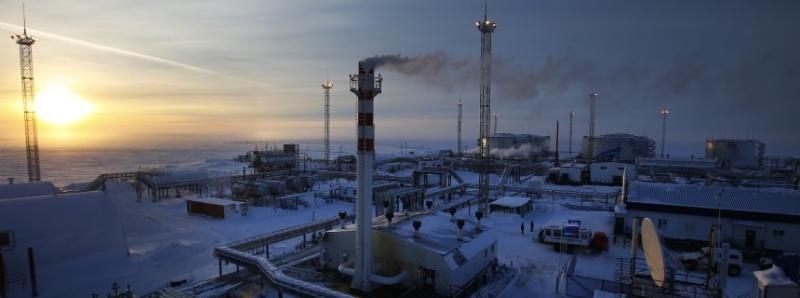 Picture taken on February 18, 2015 shows facilities of Novoprtovskoye oil and gas condensates oilfield of Russian gas and oil giant Gazprom at Cape Kamenny in the Gulf of Ob shore line in the south-east of a peninsular in the Yamalo-Nenets Autonomous District, 250 km north of the town of Nadym, northern Russia. For the first time "Gazprom Neft" company implemented winter shipment of oil by sea from Novoportovskoye deposit located on the Yamal Peninsula. The first batch of raw materials in the amount of 16 thousand tons was sent to European consumers by two tankers accompanied by an icebreaker. AFP PHOTO / ANDREY GOLOVANOV