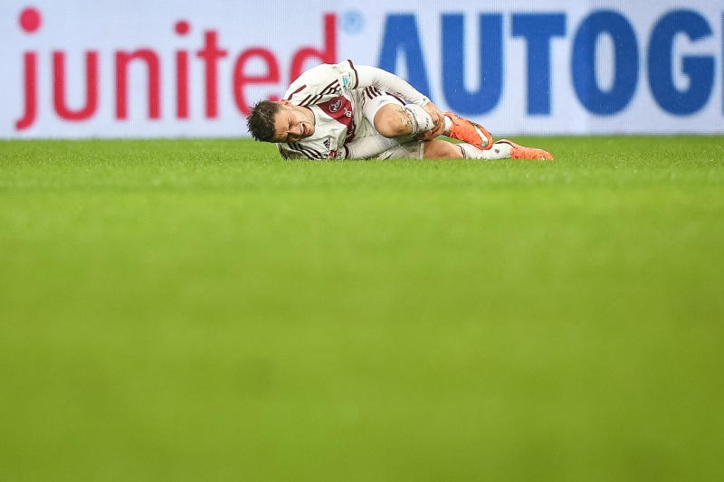 Fortuna Düsseldorf - 1. FC Nürnberg, 22. Spieltag am 22.02.2016 in ESPRIT arena, Düsseldorf (Nordrhein-Westfalen): Nürnbergs Trainer Rene Weiler steht vor Spielbeginn am Spielfeldrand. Foto: Maja Hitij/dpa (Wichtiger Hinweis: Aufgrund der Akkreditierungsbestimmungen der DFL ist die Publikation und Weiterverwertung im Internet und in Online-Medien während des Spiels auf insgesamt fünfzehn Bilder pro Spiel begrenzt.) +++(c) dpa - Bildfunk+++