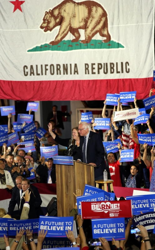 epa05351045 US Democratic presidential candidate Bernie Sanders addresses supporters at an election watch rally for the California Primary at Santa Monica Airport in Santa Monica, California, USA, 07 June 2016. Sanders was locked in a race with Hillary Clinton for the California primary that takes place 07 June 2016. EPA/MIKE NE