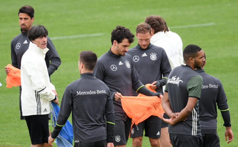 Germany's Mario Gomez (L-R), Bastian Schweinsteiger carrying Thomas Mueller on his back, Joshua Kimmich, Mats Hummels and Jerome Boateng in action during a training session of the German national soccer team on the training pitch next to team hotel in Evian, France, 14 June 2016. The UEFA EURO 2016 takes place from 10 June to 10 July 2016 in France. Photo: Christian Charisius/dpa +++(c) dpa - Bildfunk+++