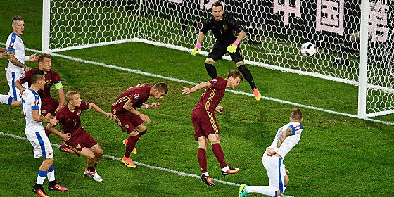 LILLE, FRANCE - JUNE 15: General action from a corner during the UEFA EURO 2016 Group B match between Russia and Slovakia at Stade Pierre-Mauroy on June 15, 2016 in Lille, France. (Photo by Mike Hewitt/Getty Images)
