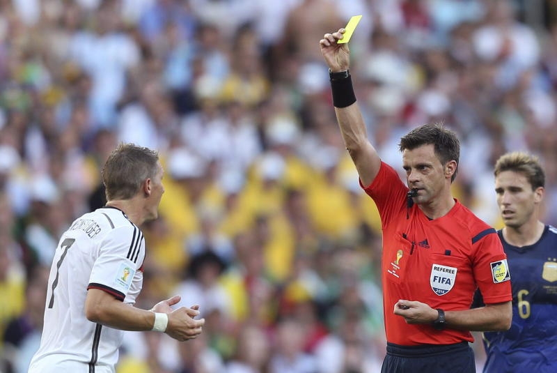 Italiener Rizzoli pfeift Halbfinale der DFB-Auswahl gegen Frankreich (c) dpa - Bildfunk