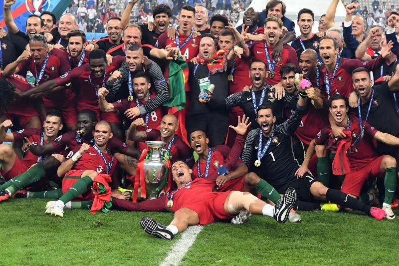 Das Team von Portugal nach der Pokalübergabe.