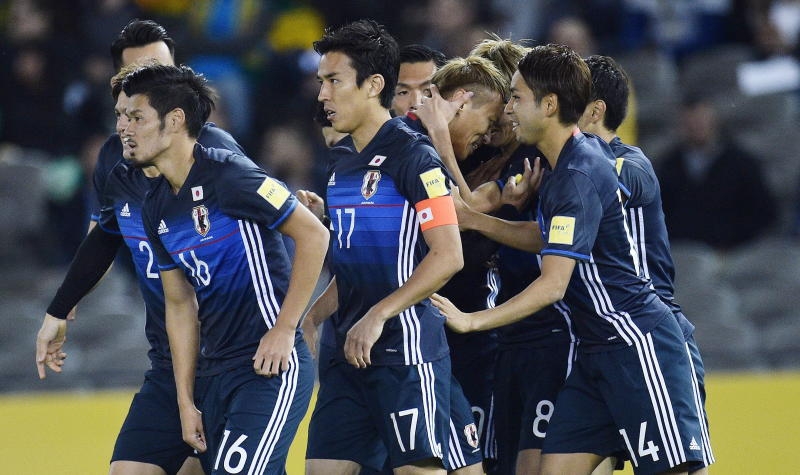 <p>epa05580981 Japanese players react after Genki Haraguchi scored a goal during the 2018 FIFA World Cup qualifying soccer match between Australia and Japan at the Etihad Stadium in Melbourne, Australia, 11 October 2016. EPA/JULIAN SMITH AUSTRALIA AND NEW ZEALAND OUT +++(c) dpa - Bildfunk+++</p>