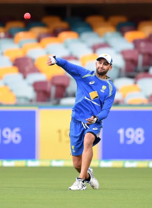 <p>epa05673635 Australian cricketer Nathan Lyon throws a ball at a fielding session during a training session at the Gabba in Brisbane, Australia, 13 December 2016. The first day-night Test Match between Australia and Pakistan at the Gabba begins 15 December. EPA/DAN PELED AUSTRALIA AND NEW ZEALAND OUT +++(c) dpa - Bildfunk+++</p>