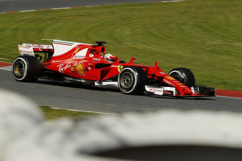<p>Der deutsche Rennfahrer Sebastian Vettel von Ferrari lenkt am 09.03.2017 bei den Testfahrten auf der Rennstrecke Catalunya in Barcelona (Spanien) sein Auto. Foto: Manu Fernandez/AP/dpa +++(c) dpa - Bildfunk+++</p>