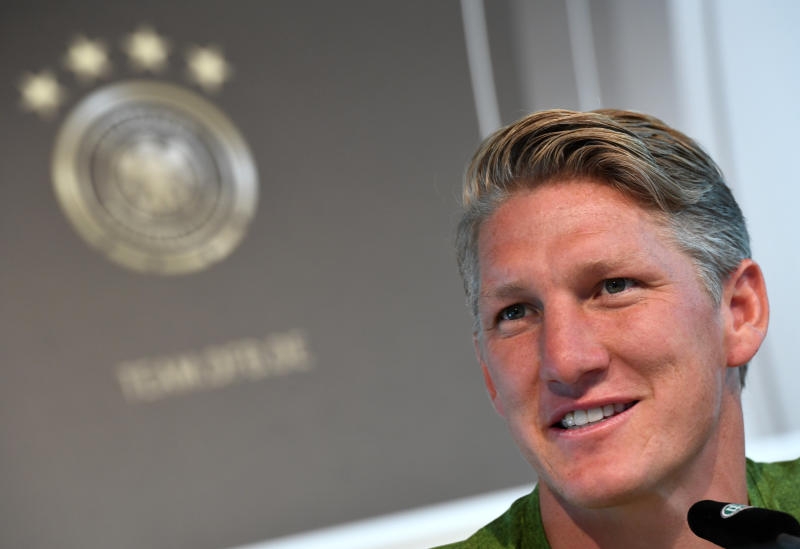 <p>ARCHIV - Der deutsche Fußballspieler Bastian Schweinsteiger geht am 17.07.2015 nach dem Freundschaftsspiel zwischen Manchester United und dem Club America im Century Link Field in Seattle (USA) vom Platz. Schweinsteiger wechselt einem Medienbericht zufolge von Manchester United in die USA zu den Chicago Fire. Der 32-Jährige habe einen Einjahresvertrag unterschrieben, berichtete die Zeitung</p>