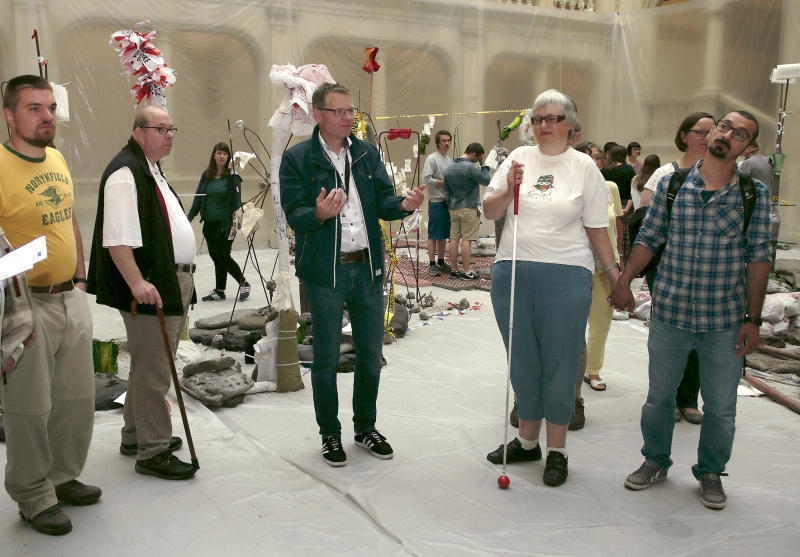 <p>Mario Schroeer (M.) hat fuer die internationale Ausstellung.</p>