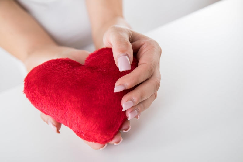 <p>Zum Themendienst-Interview von Teresa Nauber vom 4. September 2017: Das Herz ist das Symbol der Liebe. Tatsächlich sind Emotionen und die Gesundheit des Herzens eng miteinander verwoben. (Archivbild vom 21.07.2017/Nur zur redaktionellen Verwendung durch Themendienst-Bezieher.) Foto: Christin Klose/dpa-tmn</p>
