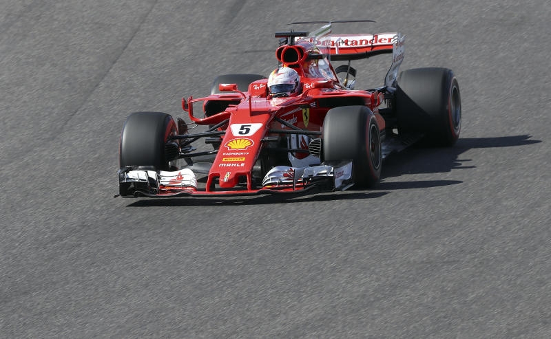 <p>Motorsport: Formel-1-Weltmeisterschaft, Grand Prix von Abu Dhabi, Rennen am 26.11.2017 in Abu Dhabi (Vereinigte Arabische Emirate): Ferrari-Fahrer Sebastian Vettel aus</p>