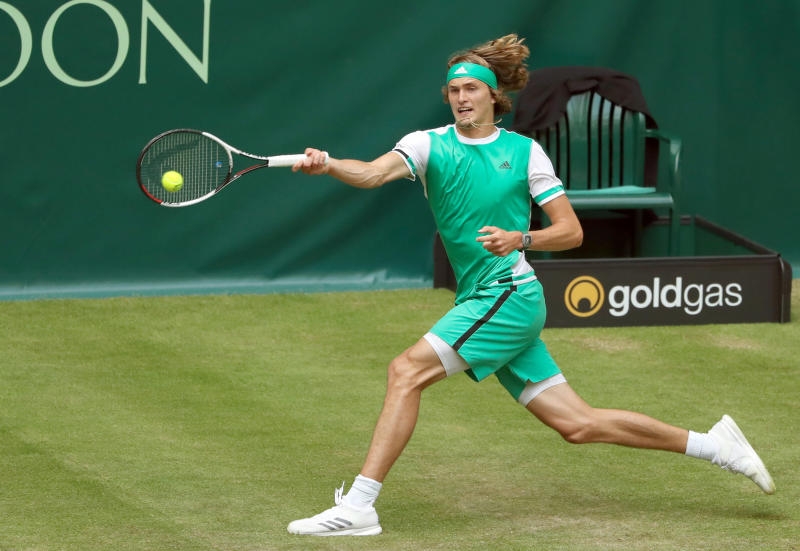 <p>Alexander Zverev aus Deutschland spielt gegen Lorenzi aus Italien eine Vorhand</p>
