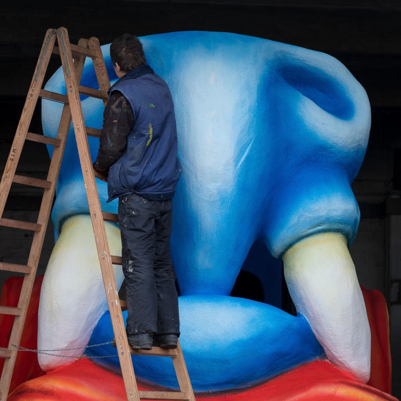 <p>Braunschweig: Der Motivwagen "Blauer Drache" auf dem Vereinsgelände.</p>