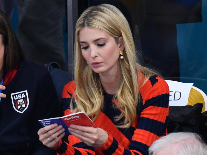 <p>Finale, Schweden - USA, im Curling-Zentrum. Ivanka Trump, Tochter und Beraterin des Präsidenten Trump der USA, steht auf der Tribüne. </p>