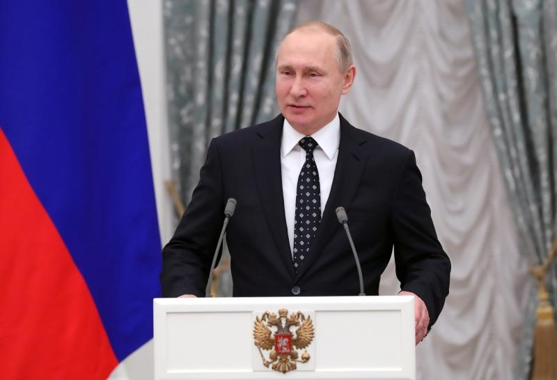 <p>HANDOUT - 20.03.2018, Russland, Moskau: Wladimir Putin, Präsident von Russland, spricht zu Sportlern, die an den Winter-Paralympics in Pyeongchang (Südkorea) teilgenommen haben. Foto: Mikhail Klimentyev/POOL SPUTNIK KREMLIN/AP/dpa - ACHTUNG: Nur zur redaktionellen Verwendung im Zusammenhang mit der aktuellen Berichterstattung und nur mit vollständiger Nennung des vorstehenden Credits +++ dpa-Bildfunk +++</p>