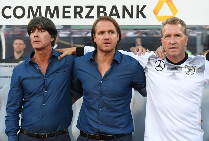 <p>15.05.2018, Nordrhein-Westfalen, Dortmund: Fußball: WM, Nationalmannschaft, Bekanntgabe des vorläufigen WM-Kaders der deutschen Fußball-Nationalmannschaft für die WM in Russland im Fußballmuseum: Bundestrainer Joachim Löw sitzt bei einer Pressekonferenz auf der Bühne. Foto: Federico Gambarini/dpa +++ dpa-Bildfunk +++</p>