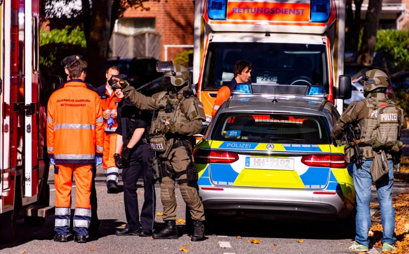 <p>Bei der Durchsuchung stellte die Polizei Chemikalien sicher.</p>