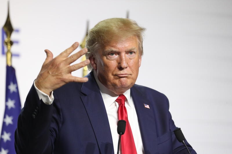 <p>26.08.2019, Frankreich, Biarritz: Donald Trump, Präsident der USA, spricht bei der Abschlusspressekonferenz nach dem G7-Gipfel. Der Gipfel fand vom 24.-26. August in Biarritz statt. Foto: Andrew Harnik/AP/dpa +++ dpa-Bildfunk +++</p>