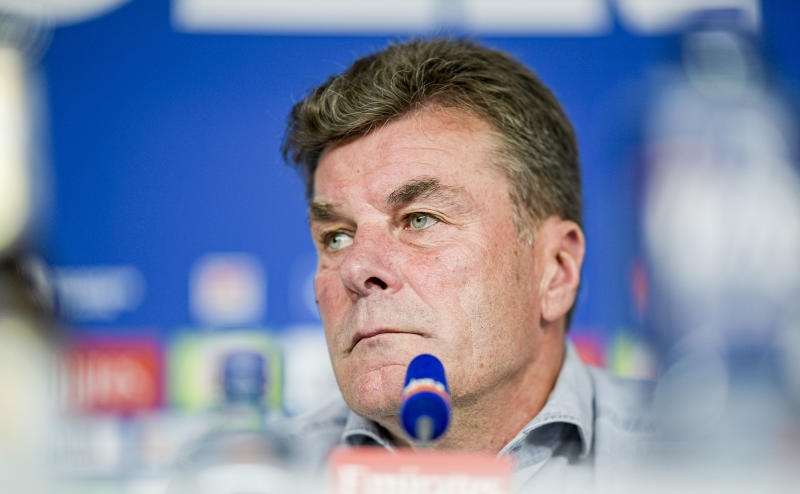 <p>15.09.2019, Hamburg: Fußball, 2. Bundesliga: Hamburgs Trainer Dieter Hecking spricht in der Pressekonferenz des HSV im Volksparkstadion. Hecking äußerte sich zur Situtation vor dem Derby gegen den FC St. Pauli. Foto: Axel Heimken/dpa - WICHTIGER HINWEIS: Gemäß den Vorgaben der DFL Deutsche Fußball Liga bzw. des DFB Deutscher Fußball-Bund ist es untersagt, in dem Stadion und/oder vom Spiel angefertigte Fotoaufnahmen in Form von Sequenzbildern und/oder videoähnlichen Fotostrecken zu verwerten bzw. verwerten zu lassen. +++ dpa-Bildfunk +++</p>